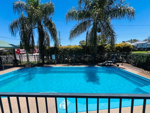 OVERLANDER MOTOR LODGE - Foster Accommodation 0