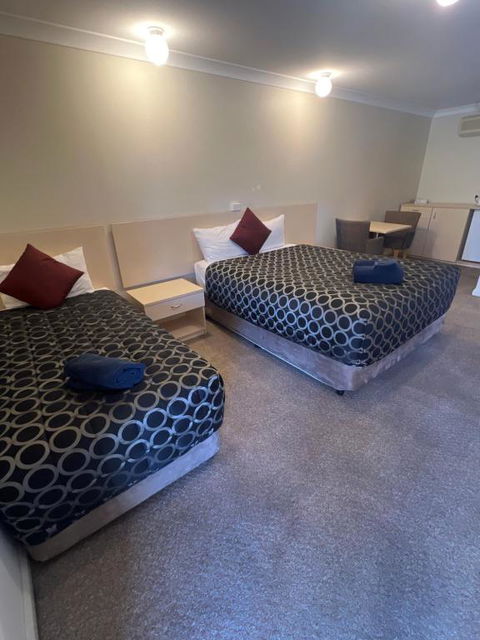 OVERLANDER MOTOR LODGE - Foster Accommodation 2