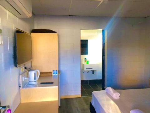 OXFORD HOTEL MOTEL - Foster Accommodation 0