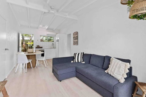 PA2 Stunning Sunshine Beach Apt Pets Welcome - Foster Accommodation 0