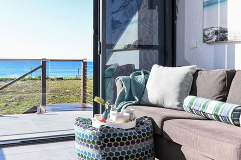 Pacific Dawn On The Beach One - Foster Accommodation 1