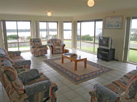 ORSO1O - Water View House - Foster Accommodation 1