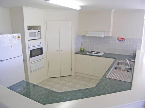 ORSO1O - Water View House - Foster Accommodation 2