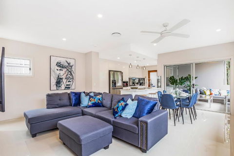 Park Avenue Luxe Townhouse Brand New Sleeps 9 - Foster Accommodation 1