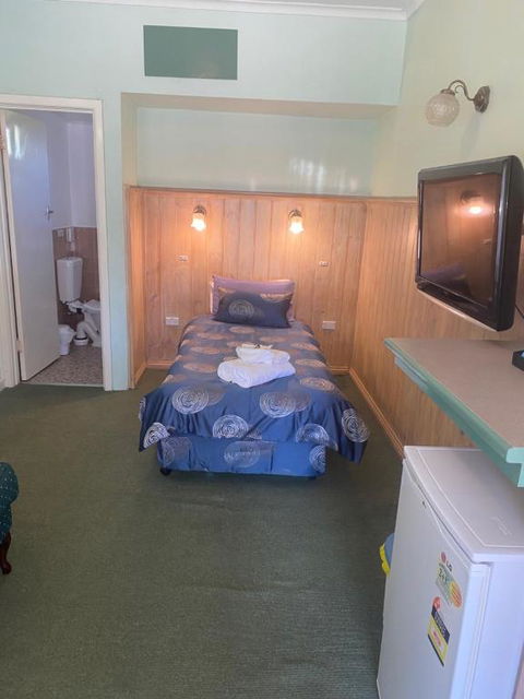 Paddle Steamer Motel - Foster Accommodation 1