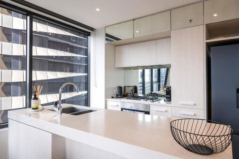 Panoramic View - Albert Park Lake & Shrine Views - Foster Accommodation 2