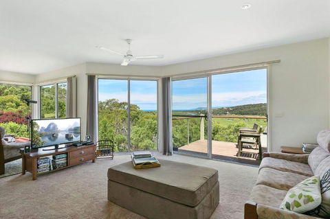 Panoramic Views - Foster Accommodation 0