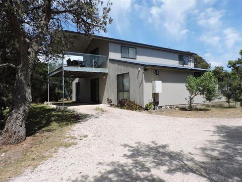 Paradise On The Boulevard - 90 Mile Beach Holiday Home - Foster Accommodation 2