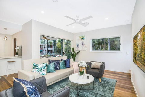 Park Avenue Townhouse Retreat Brisbane Sleeps 10 - Foster Accommodation 3