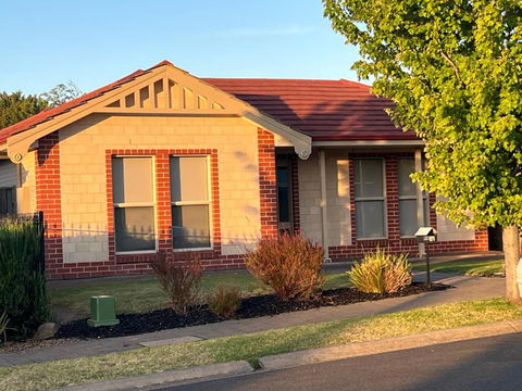 Park View Cottage - Foster Accommodation 0