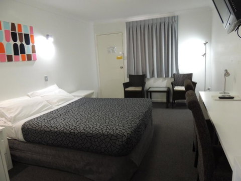 Park View Motel - Foster Accommodation 1