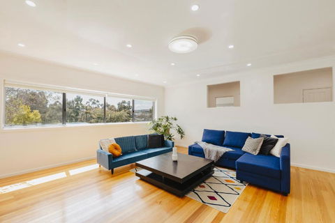 Parkside House By GoodLive - Foster Accommodation 2