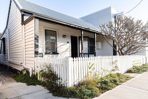 Pattys Cottage - Pet Friendly Home In Merewether - Foster Accommodation 1