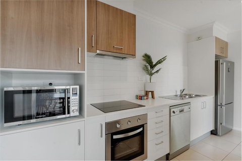 Peaceful 1-Bed Apartment Close To Lonsdale St - Foster Accommodation 1