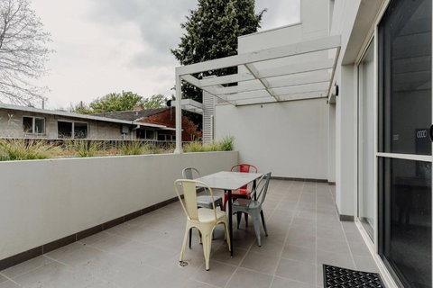 Peaceful 1-Bed Apartment Close To Lonsdale St - Foster Accommodation 3