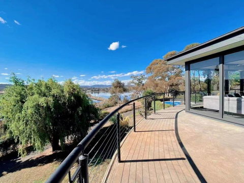 Peaceful House With Great Ocean & Mountain View - Foster Accommodation 3