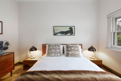 Parkside Hideaway - Beautiful Art Deco Near Zoo - Foster Accommodation 3