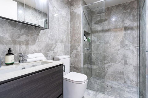 Perfectly Located 1BR BA Apartment - Foster Accommodation 3