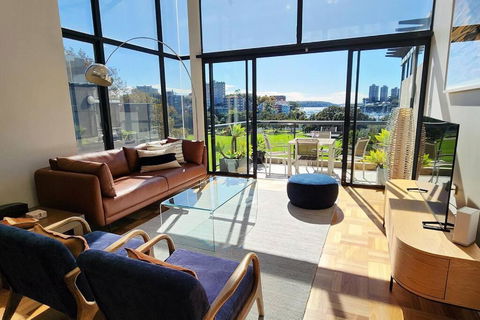 Penthouse With Private Terrace, Parking + 2 Pools - Foster Accommodation 0