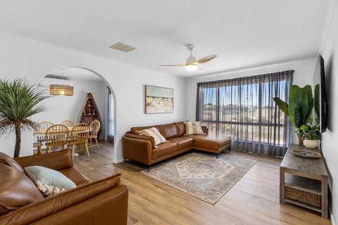 Percys Beach House Moonta Bay - Foster Accommodation 0