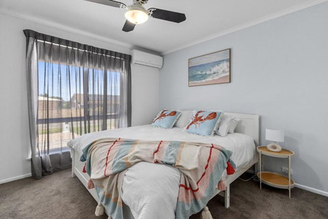 Percys Beach House Moonta Bay - Foster Accommodation 3