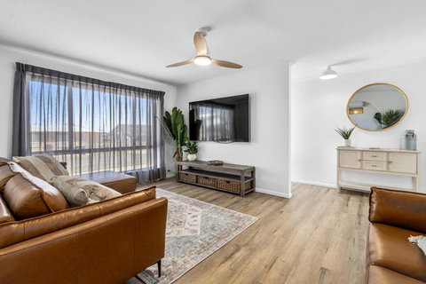 Percys Beach House Moonta Bay - Foster Accommodation 2