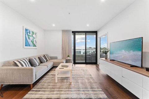 Perfect Location 1-Bed With Balcony, BBQ & Parking - Foster Accommodation 0