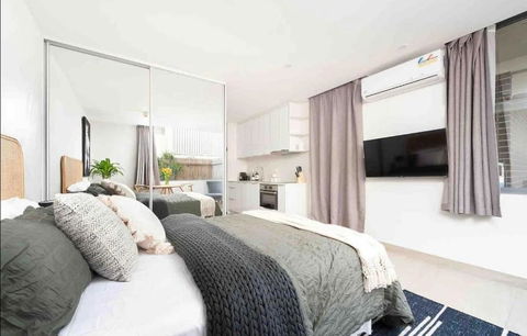 PERFECT STAY 2MIN By WALK TO THE BEACH FREE PARKING - Foster Accommodation 1