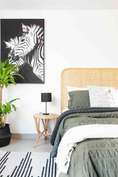 PERFECT STAY 2MIN By WALK TO THE BEACH FREE PARKING - Foster Accommodation 2