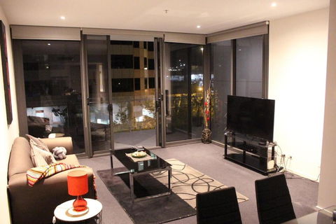 Perfectly Located Modern Apartment - Canberra CBD - Foster Accommodation 1