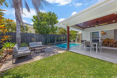 Pet Friendly Holiday Home With Pool On Alex - Foster Accommodation 3