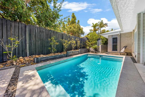 Pet Friendly Holiday Home With Pool On Alex - Foster Accommodation 1