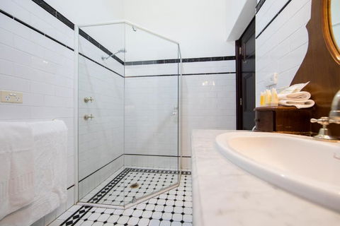 Petersons Armidale Winery And Guesthouse - Foster Accommodation 3