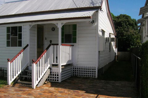 Pine Cottage - Foster Accommodation 0