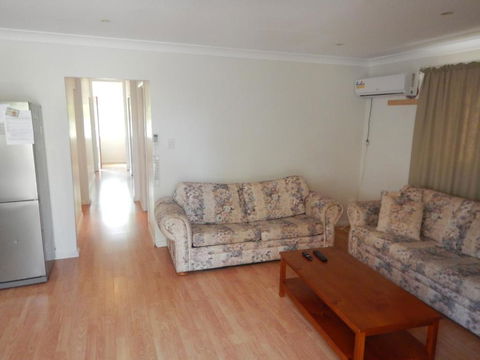 Pine Cottage - Foster Accommodation 1