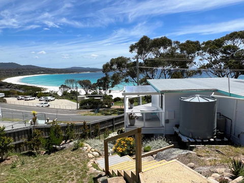PIPI SHACK - Iconic Waterfront Shack Binalong Bay - Foster Accommodation 1