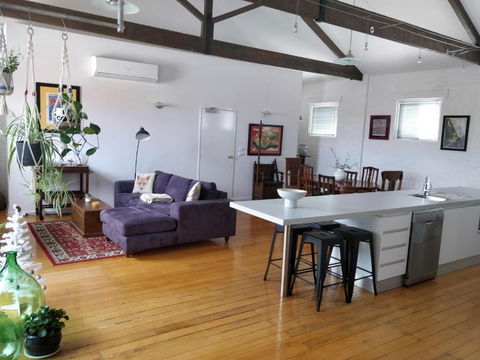 Pips On Mitchell - Beautiful Historic Apartment - Foster Accommodation 2
