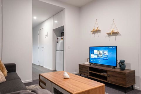 Pleasant &bright 2br2ba Apt Footscray Pool - Foster Accommodation 2
