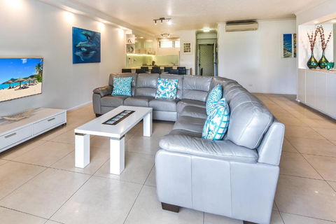 POINCIANA 101 HAMILTON ISLAND CENTRALLY LOCATED 3 BEDROOM, Plus BUGGY!! - Foster Accommodation 3