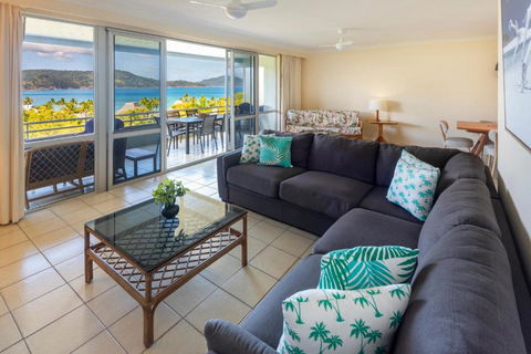 Poinciana 109 & Buggy Hamilton Island - Foster Accommodation 0