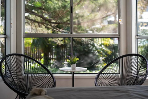 Popular Central Location King Bed The Repose - Foster Accommodation 0