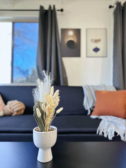 Popular Central Location King Bed The Repose - Foster Accommodation 2