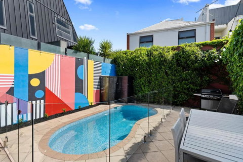 Port Paradiso - Foster Accommodation 0