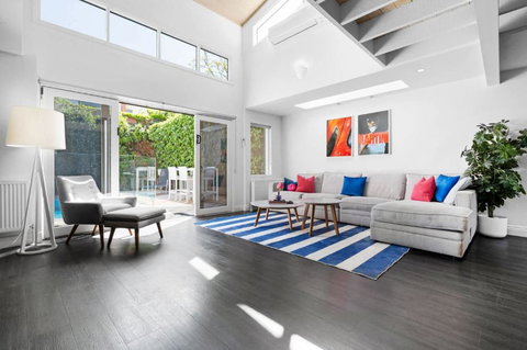 Port Paradiso - Foster Accommodation 2