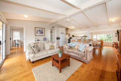 PORT WILLUNGA DREAMING A Beach Front Experience - Foster Accommodation 1