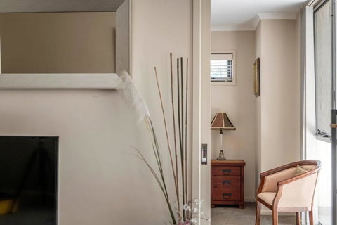 Quiet Apartment In Braddon ACT - Foster Accommodation 1