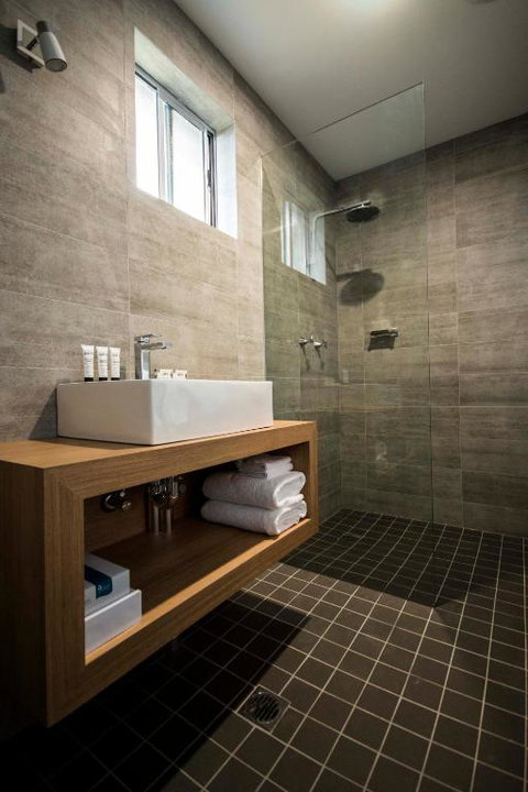 Quays Hotel - Foster Accommodation 3