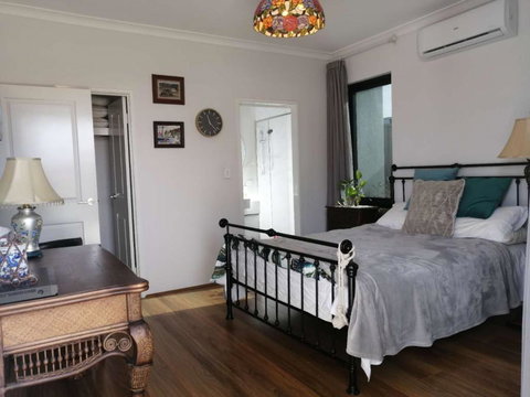 Private & Cosy! Master Bedroom In Perth With Garden View - Foster Accommodation 2