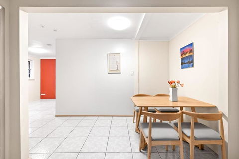 Quaint Queen Room In Pymble - Private Spot - Shared Bathroom - Foster Accommodation 3