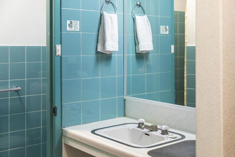 Red Carpet Motel - Foster Accommodation 2